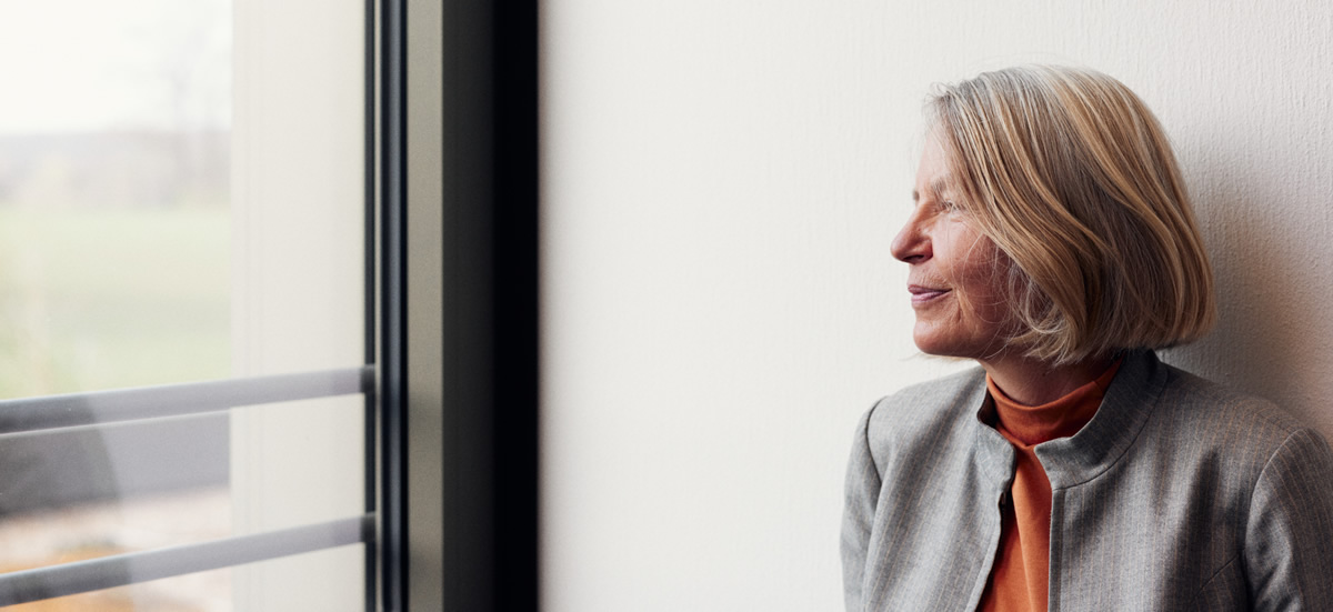 Prof.in Dr.in Cornelia Muth - Aus dem Fenster schauen